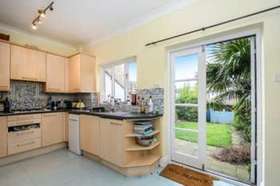 4 bedroom Detached t...